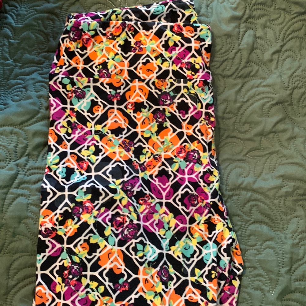 LuLaRoe TC. Black/orange/white/yellow/green/purple. Like new. Never worn